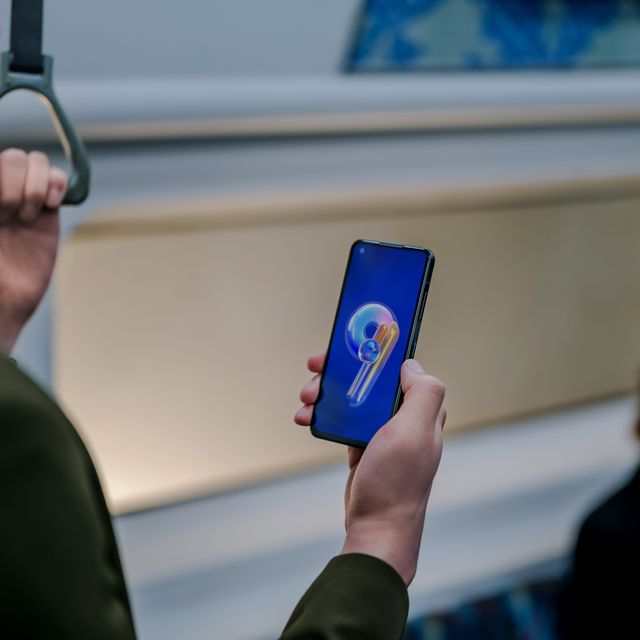 Asus Zenfone9 Commercial Kv Stills 93